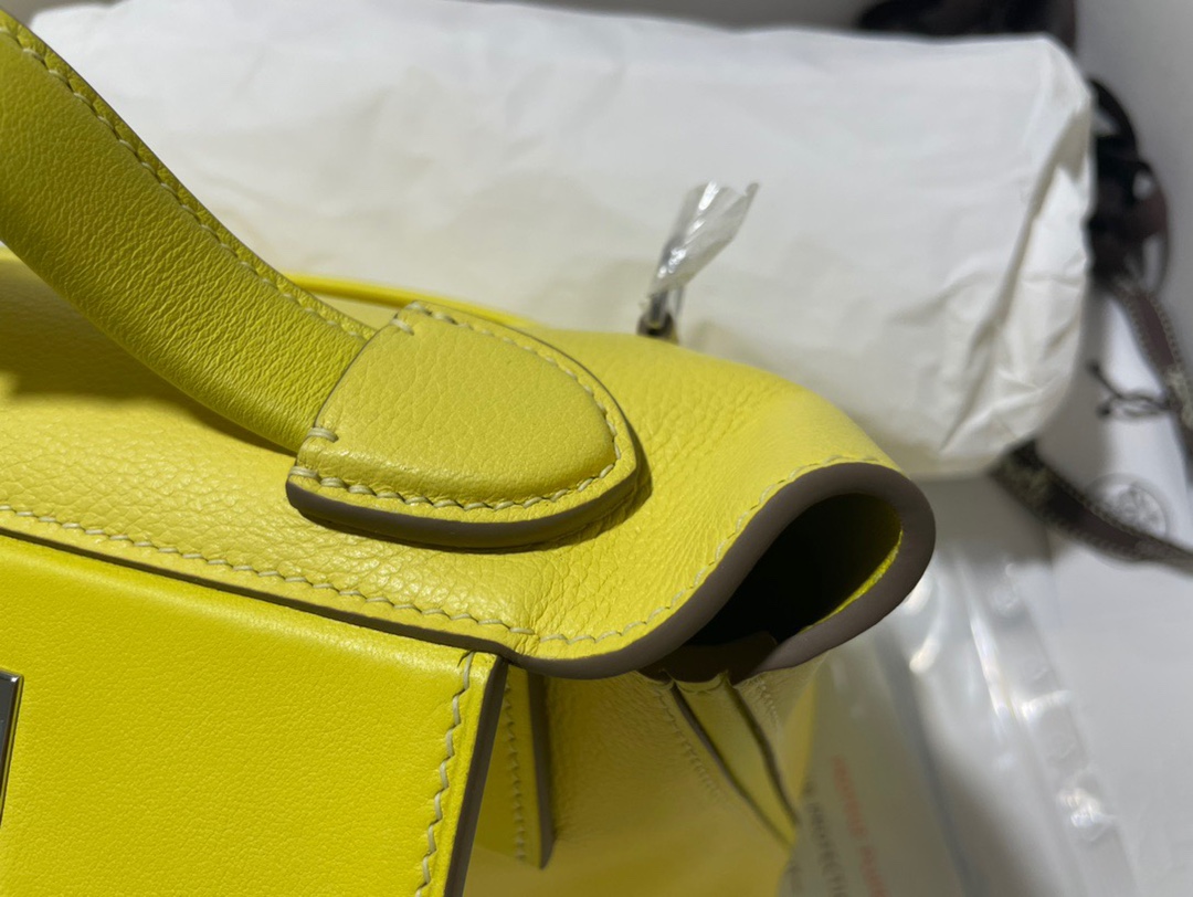 Hermes Kelly 2424 29cm Handbag in Yellow Clemence Leather 